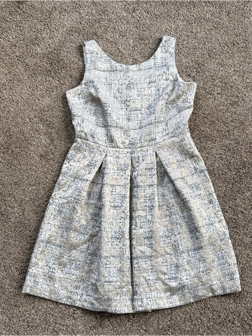 Dressbarn Women’s 16  A-Line Sleeveless Cocktail Dress in Light Gray and Cream